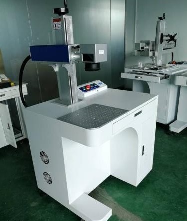 For grinding machines Coolant tank